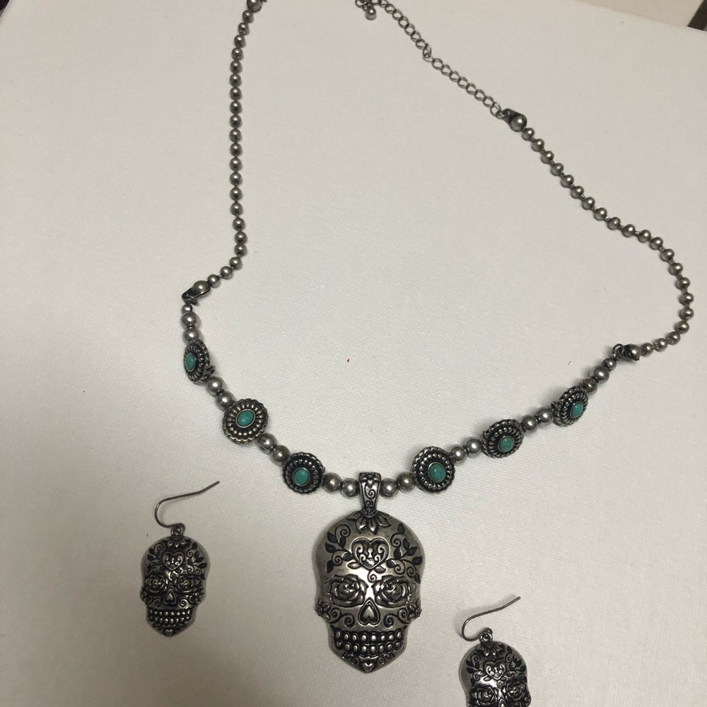 Calavera necklace and earrings used once